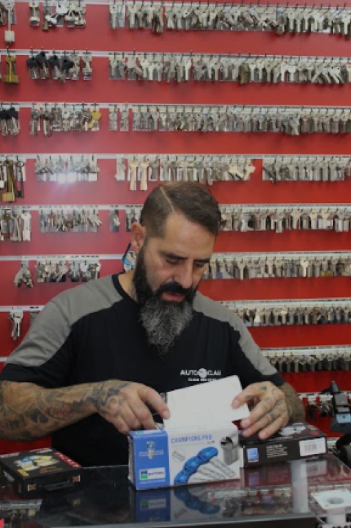 Duplicado de llave Nissan 100NX realizado en AutoClau Terrassa con servicio profesional y rápido.