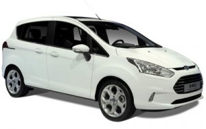 Especialista haciendo duplicado de llave para Ford B-MAX en Terrassa, copiando chip y mando con maquinaria electrónica de última generación.